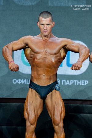 CLASSIC  PHYSIQUE юниоры